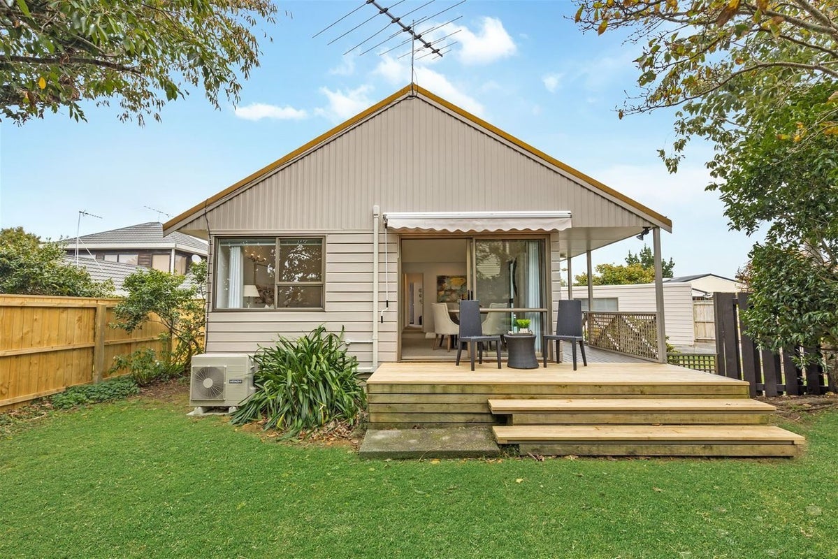 2/14 Priestley Drive, Bucklands Beach, Auckland - Carousel 1