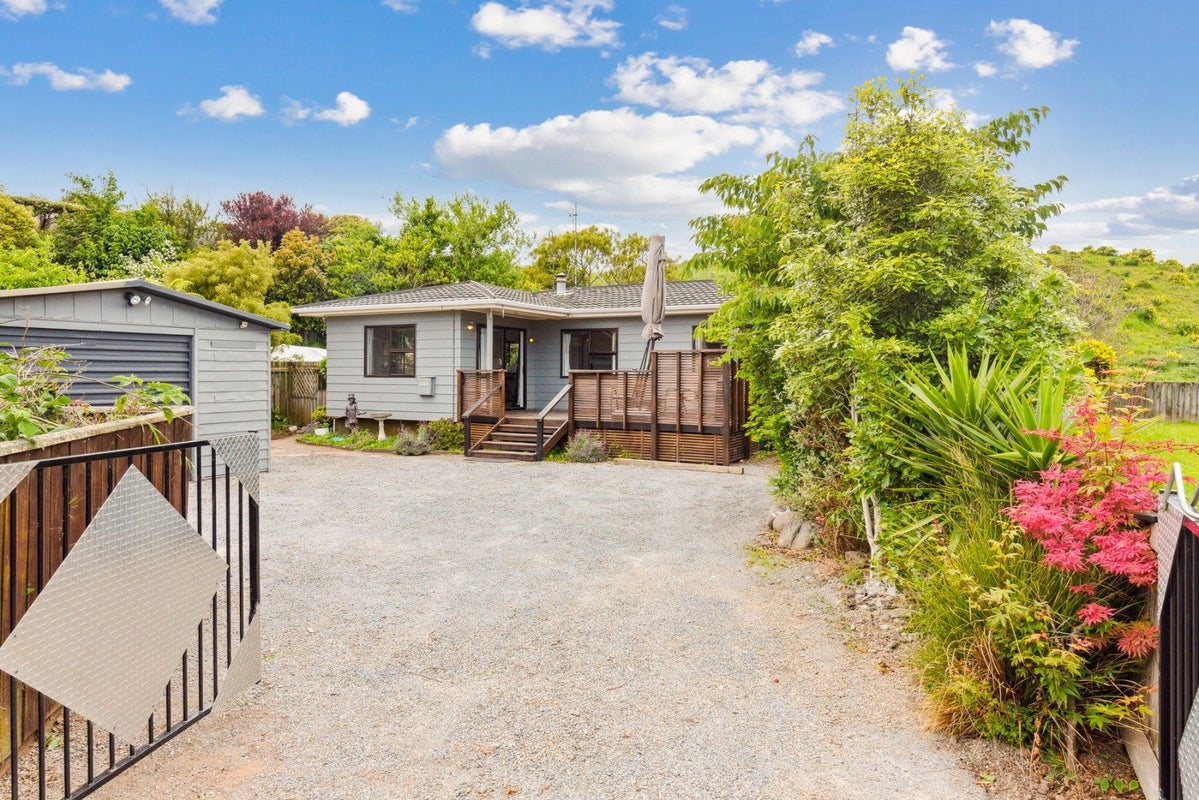 48B KIWI RD, RAUMATI BEACH, PARAPARAUMU - Carousel 1