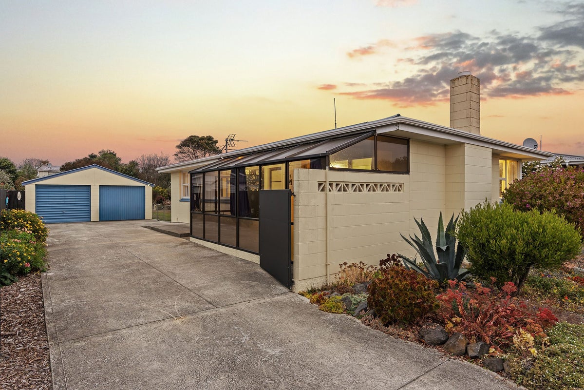 23 Inwoods Road, Parklands, Christchurch - Carousel 1