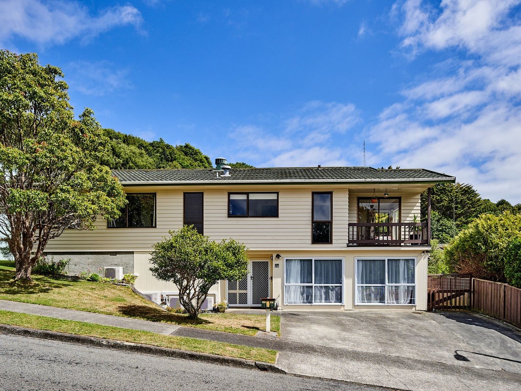 16 Brasenose Place, Tawa, Wellington - Carousel 30