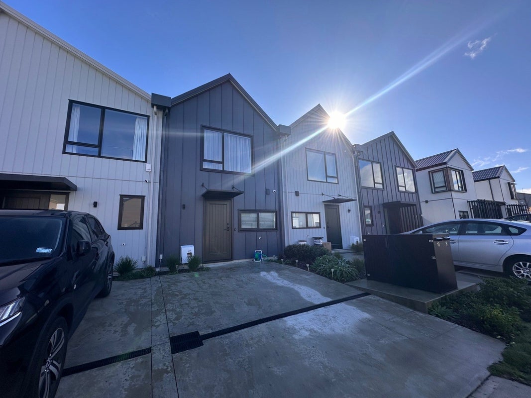 10 Orongomai Street, Wallaceville, Upper Hutt - Carousel 1