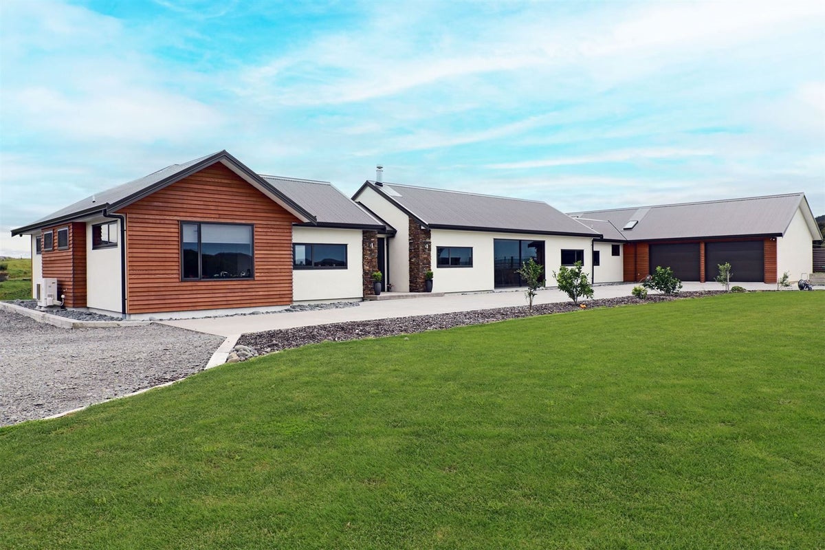 89 Matarua Rise, Waimarama, Havelock North - Carousel 2