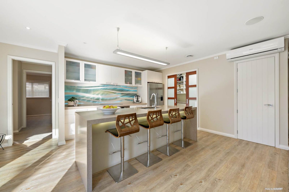50 Pine Harbour Parade, Beachlands, Auckland - Carousel 2