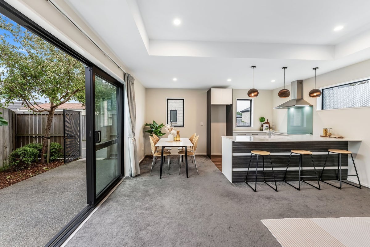 1/14 Cotswold Avenue, Bishopdale, Christchurch - Carousel 2