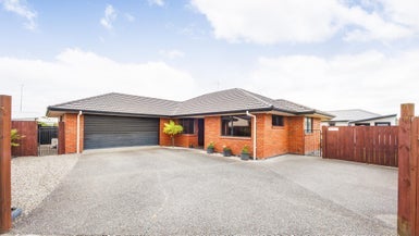 17 Daniel Place, Kelvin Grove, Palmerston North - Carousel 1