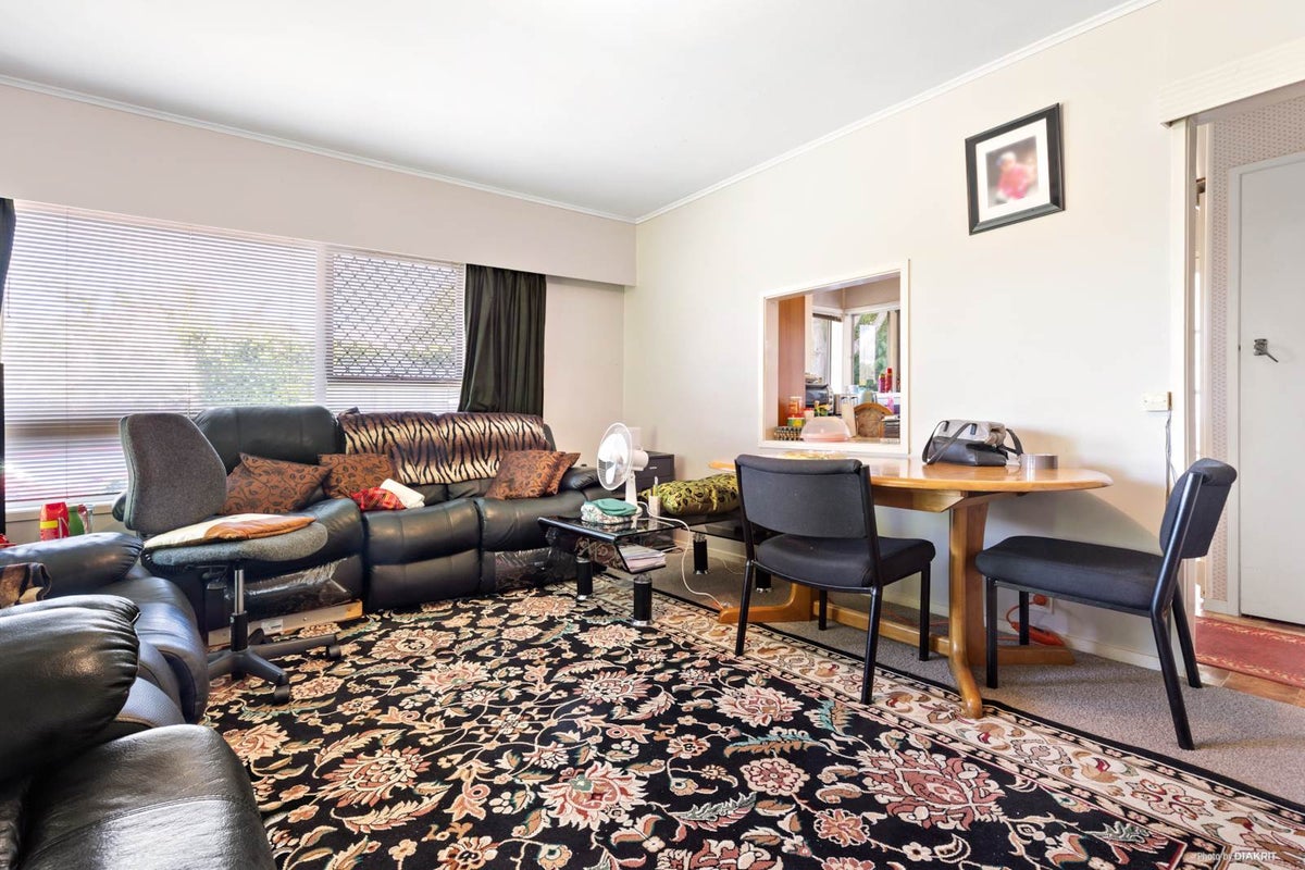1/10 Kapiti Place, Sunnynook, Auckland - Carousel 2