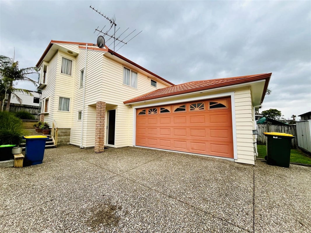 106A Golf Road, New Lynn, Auckland - Carousel 1