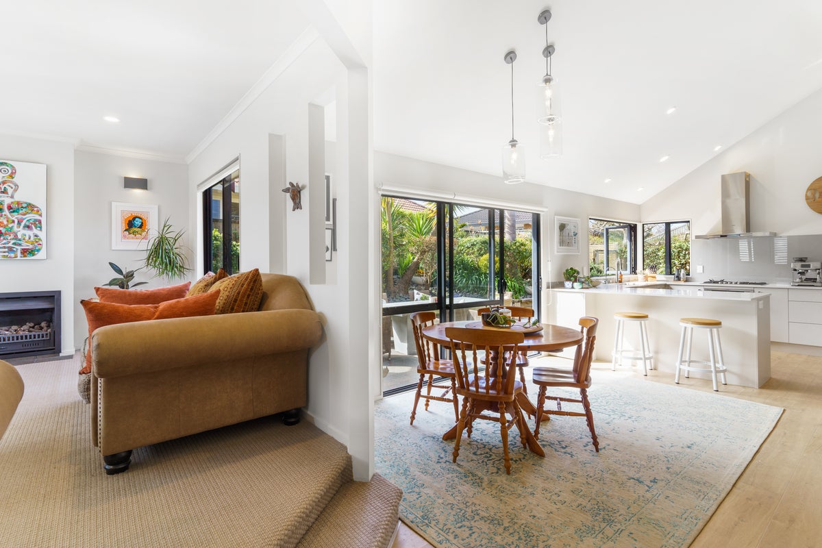 10 Pat O'Connor Place, Manurewa, Auckland - Carousel 2