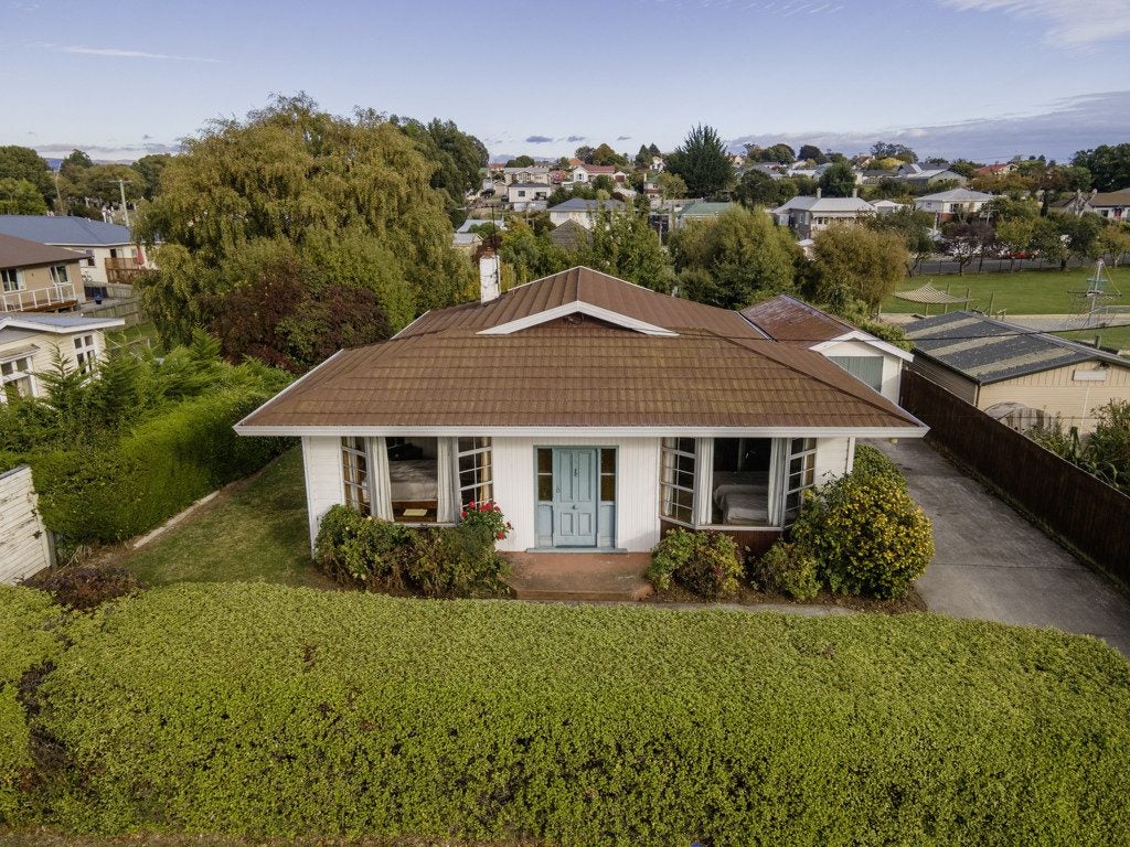 64 Hull Street, South Hill, Oamaru - Carousel 1