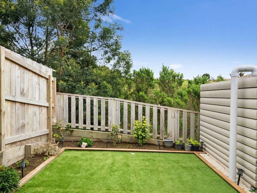 25 Paina Crescent, Massey, Auckland - Carousel 2