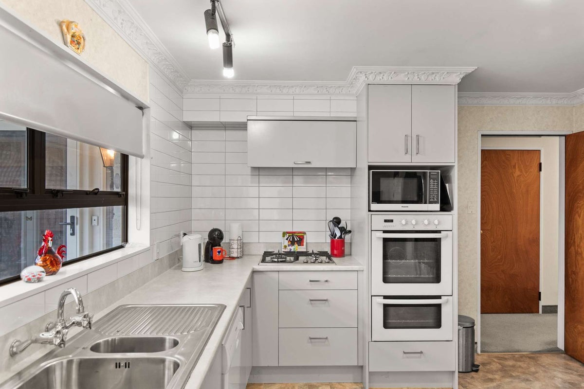 2/156 Heretaunga Street, Palmerston North, Palmerston North - Carousel 2
