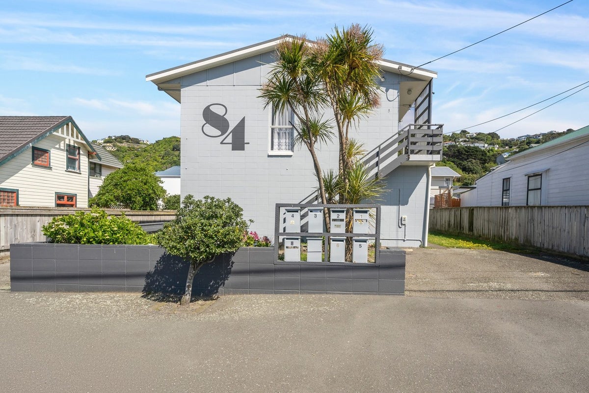 4/84 Freyberg St, Lyall Bay, Wellington - Carousel 1