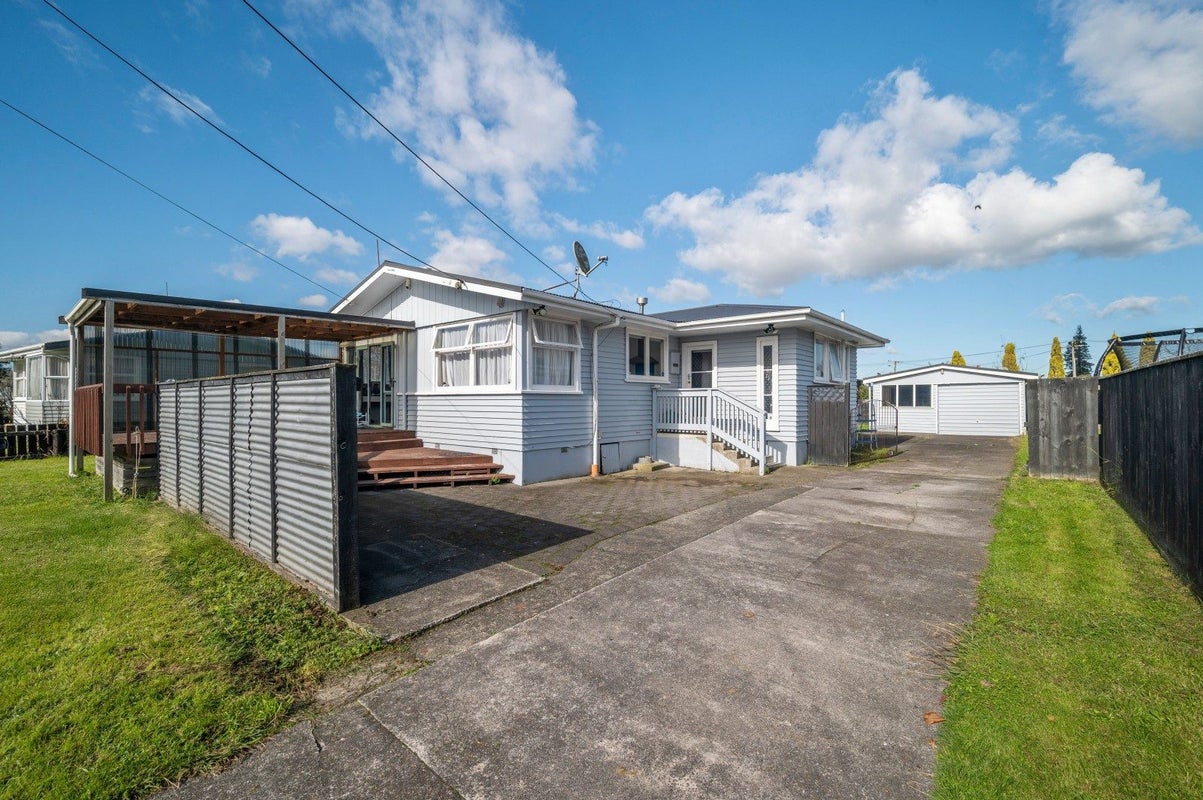 20 Fenruss Street, Fairy Springs, Rotorua - Carousel 1