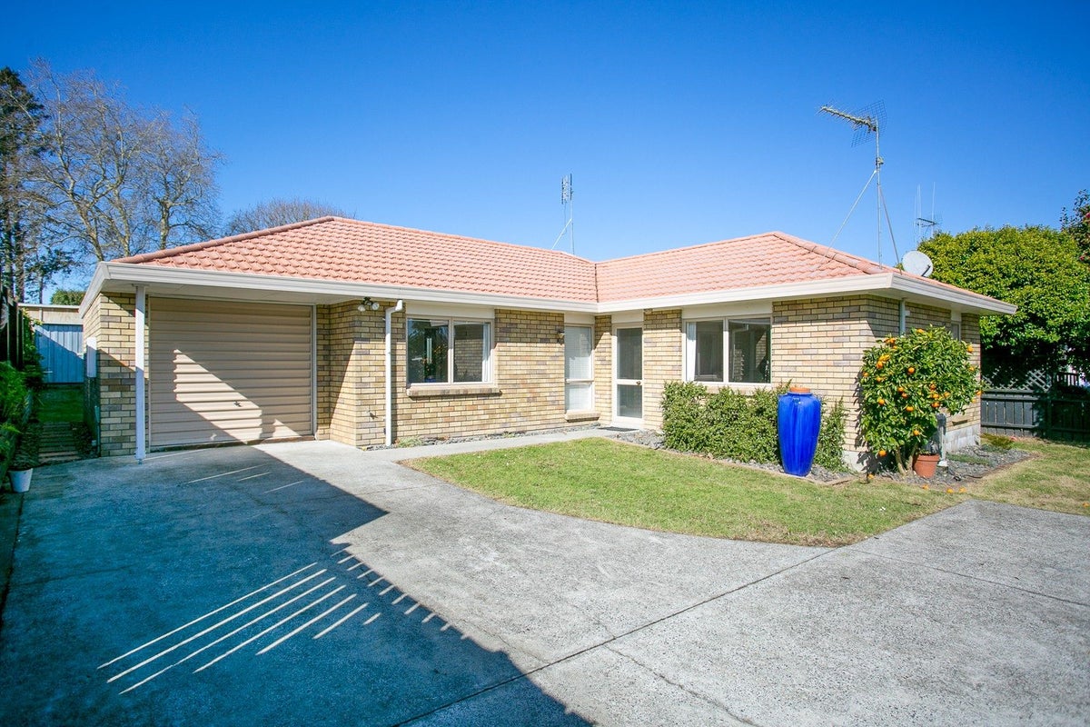 3 Hilliard Place, Leamington, Cambridge - Carousel 1