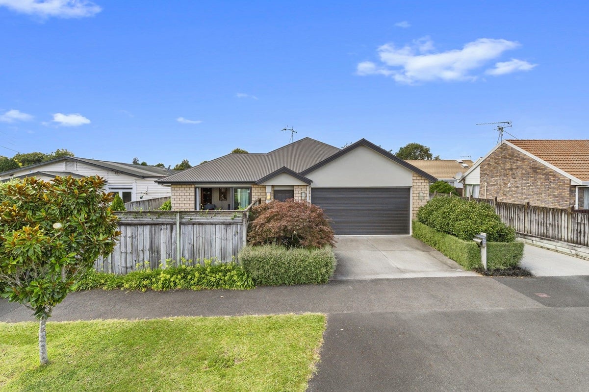 60A MacFarlane Street, Hamilton East, Hamilton - Carousel 13