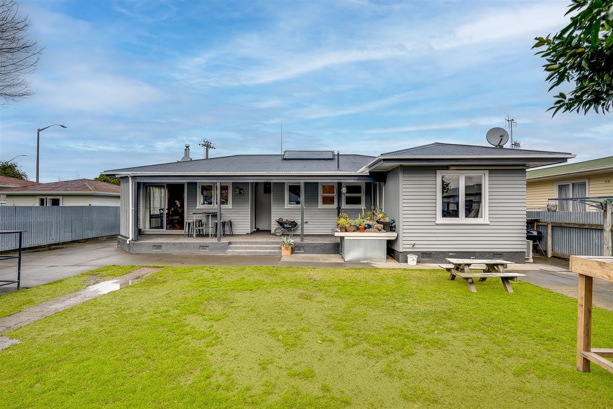 3 Oldham Avenue, Onekawa, Napier - Carousel 1