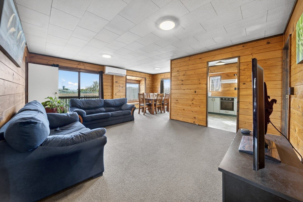 12 Velma Crescent, Nawton, Hamilton - Carousel 2