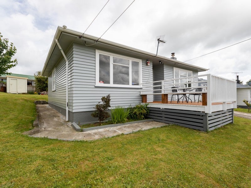 42 Leicester Street, Cannons Creek, Porirua - Carousel 1