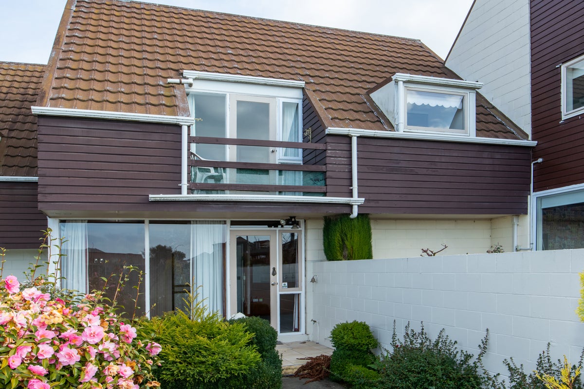 2/2 Cross Street, Marchwiel, Timaru - Carousel 1