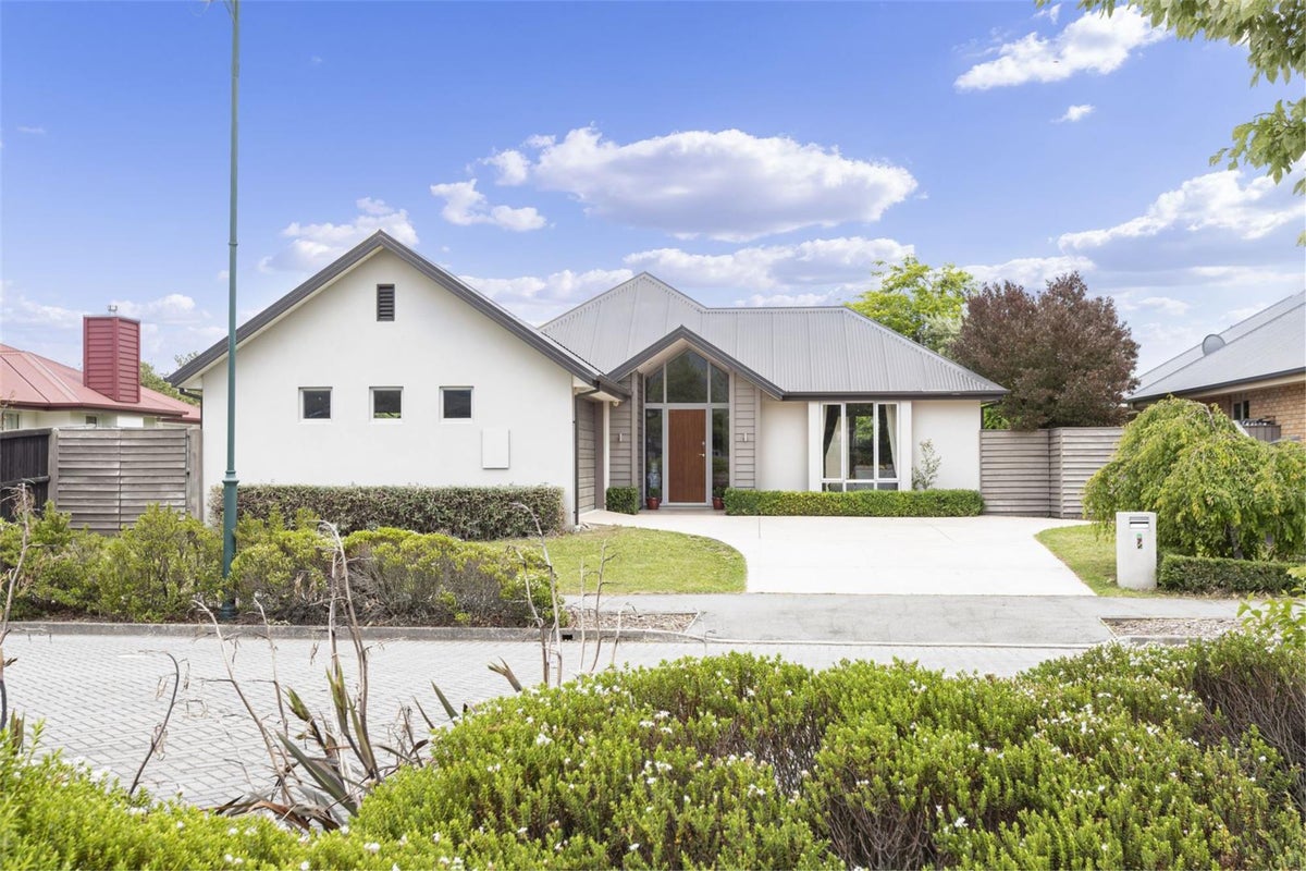 7 Kilbride Gardens, Halswell, Christchurch - Carousel 2
