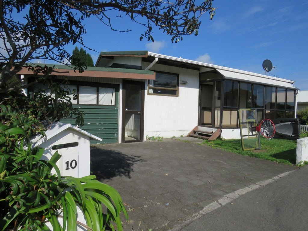 10 Stuart Place, Blagdon, New Plymouth - Carousel 1