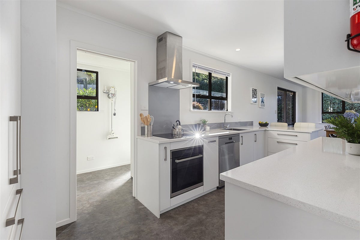 4 Hampton Hill Road, Tawa, Wellington - Carousel 2