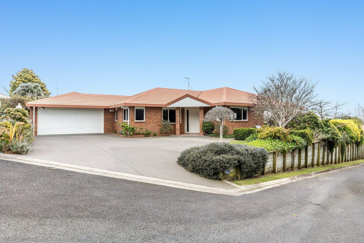 18 Ashmore Drive, Frankleigh Park, New Plymouth - Carousel 1