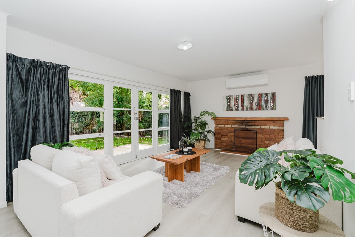 18 Brocas Avenue, Hillcrest, Hamilton - Carousel 1