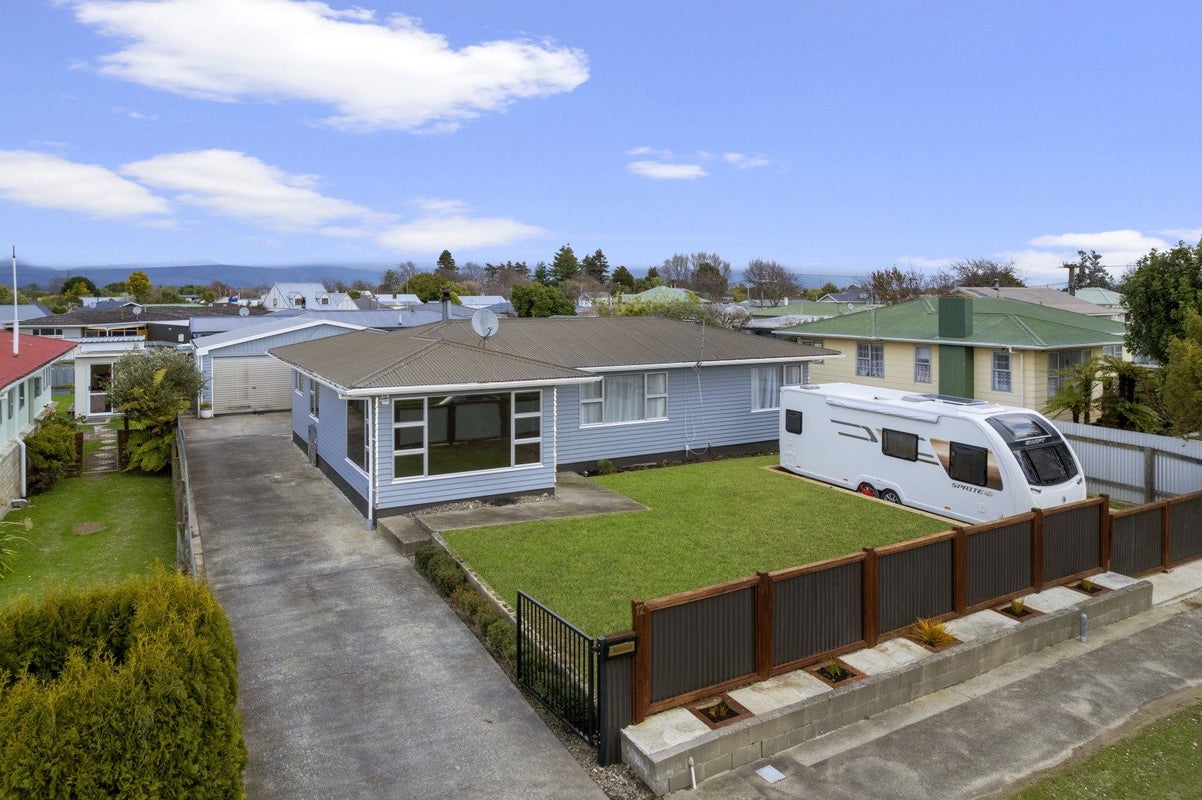 12 Pembroke Street, Highbury, Palmerston North - Carousel 1