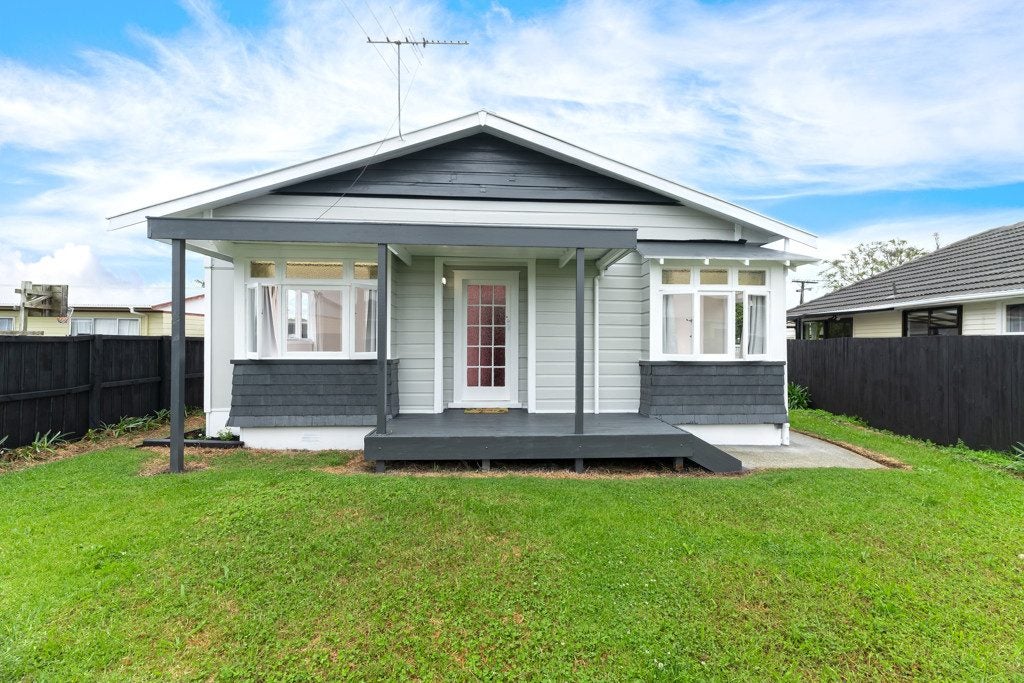 18 Falkirk Street, Blockhouse Bay, Auckland - Carousel 1