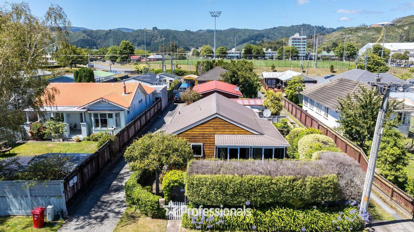 34C Palmer Crescent, Silverstream, Upper Hutt - Carousel 1