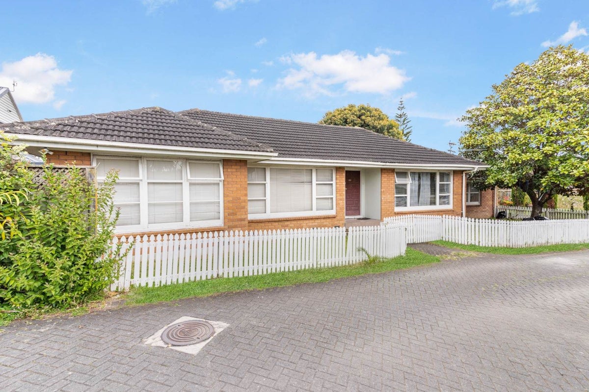 1/127 Coronation Road, Papatoetoe, Auckland - Carousel 1