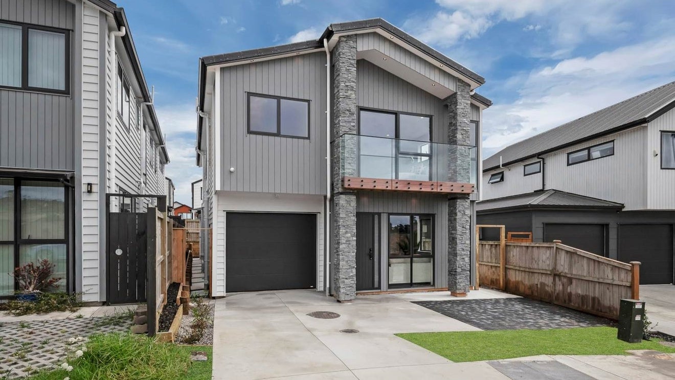 11 Cyperus Street, Flat Bush, Auckland - Carousel 1