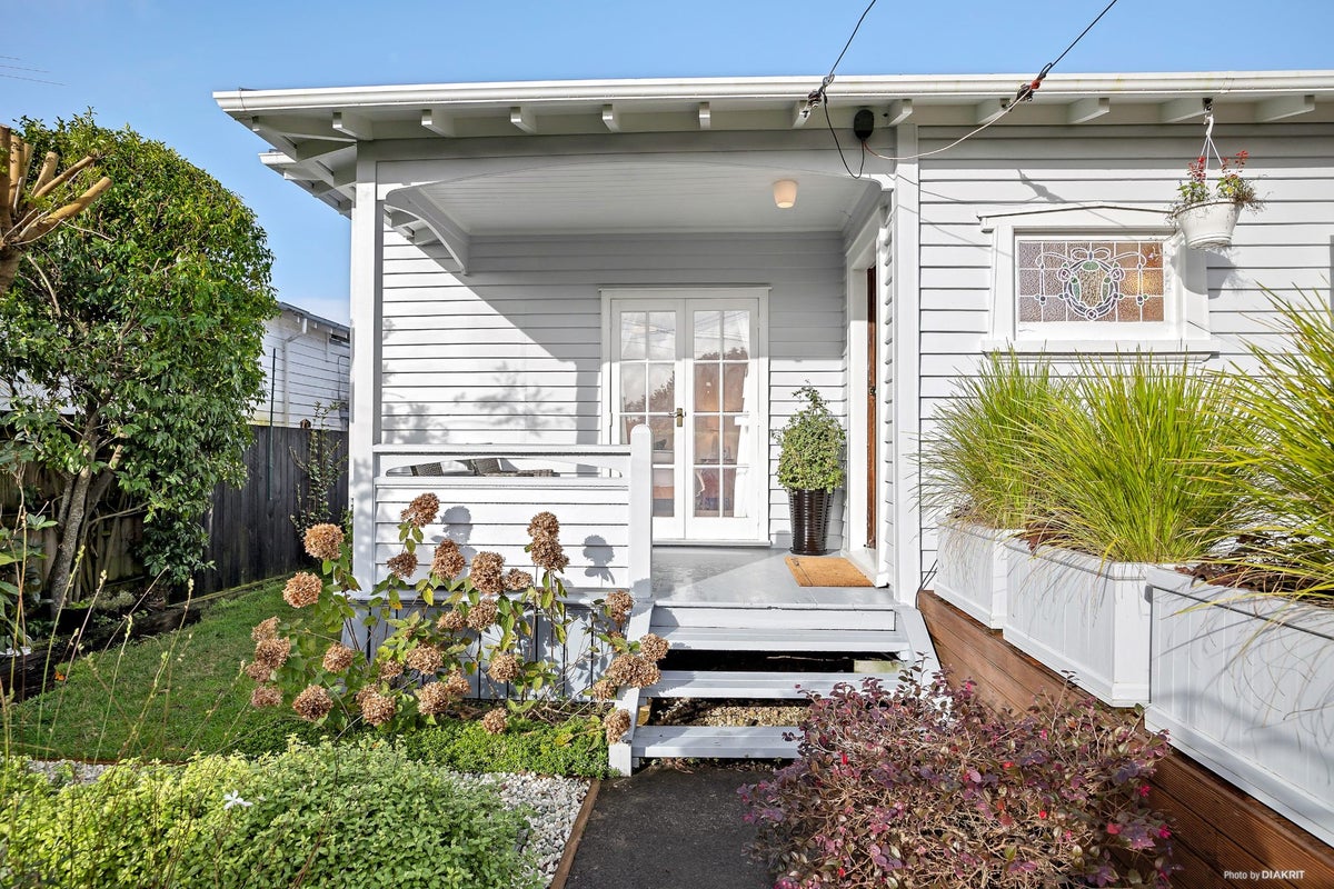 22 Kingsway Avenue, Sandringham, Auckland - Carousel 19