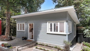 33 York Road, Titirangi, Auckland - Carousel 1