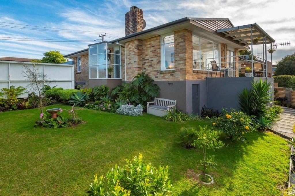 42A Brookfield Terrace, Brookfield, Tauranga - Carousel 1