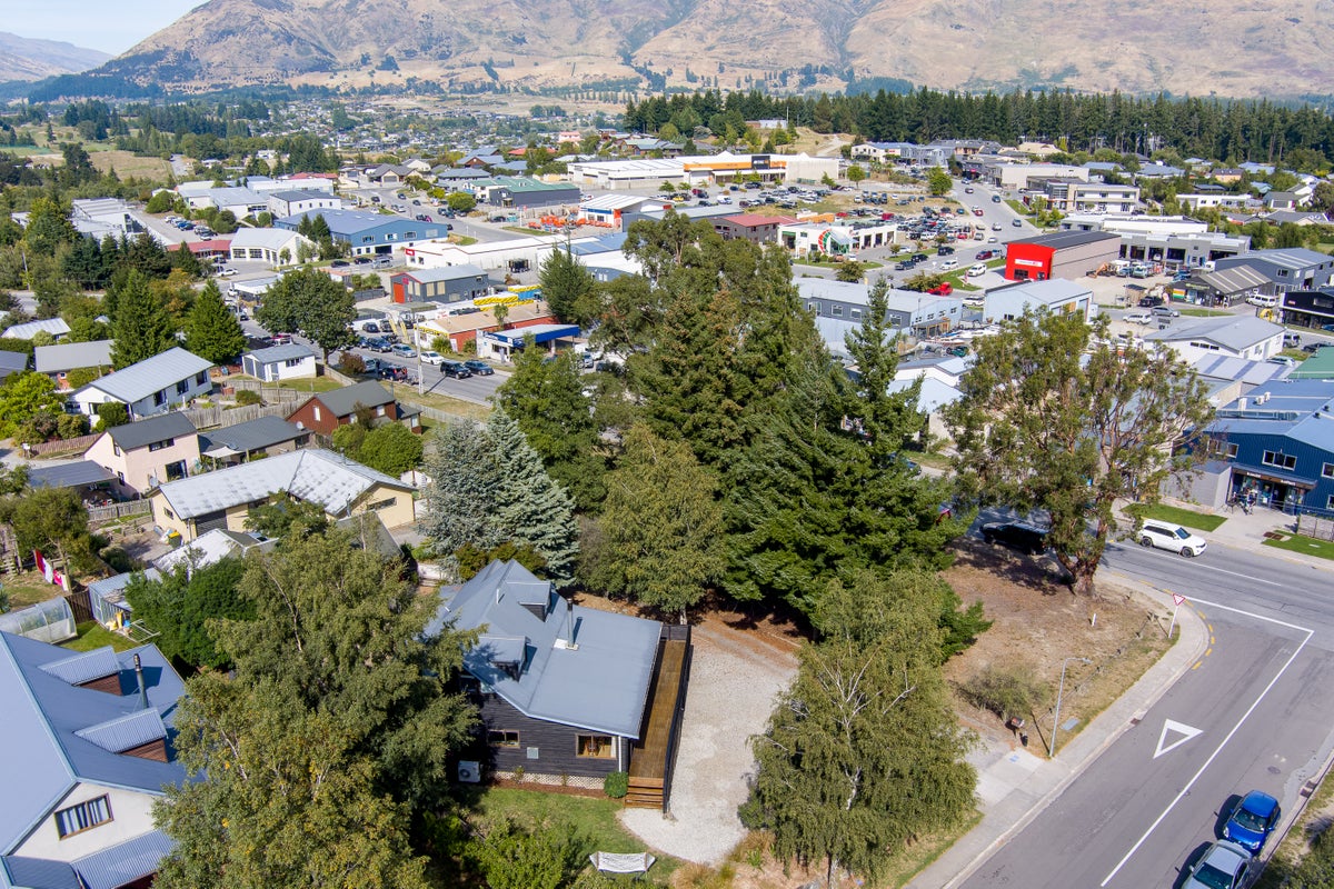 6 Wilkin Road, Wanaka - Carousel 2