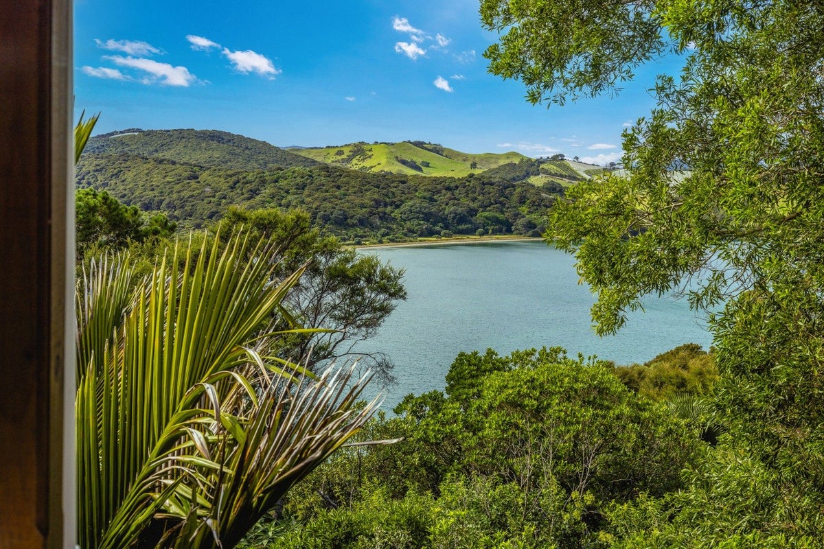 8 Bella Vista Road, Omiha, Waiheke Island - Carousel 1