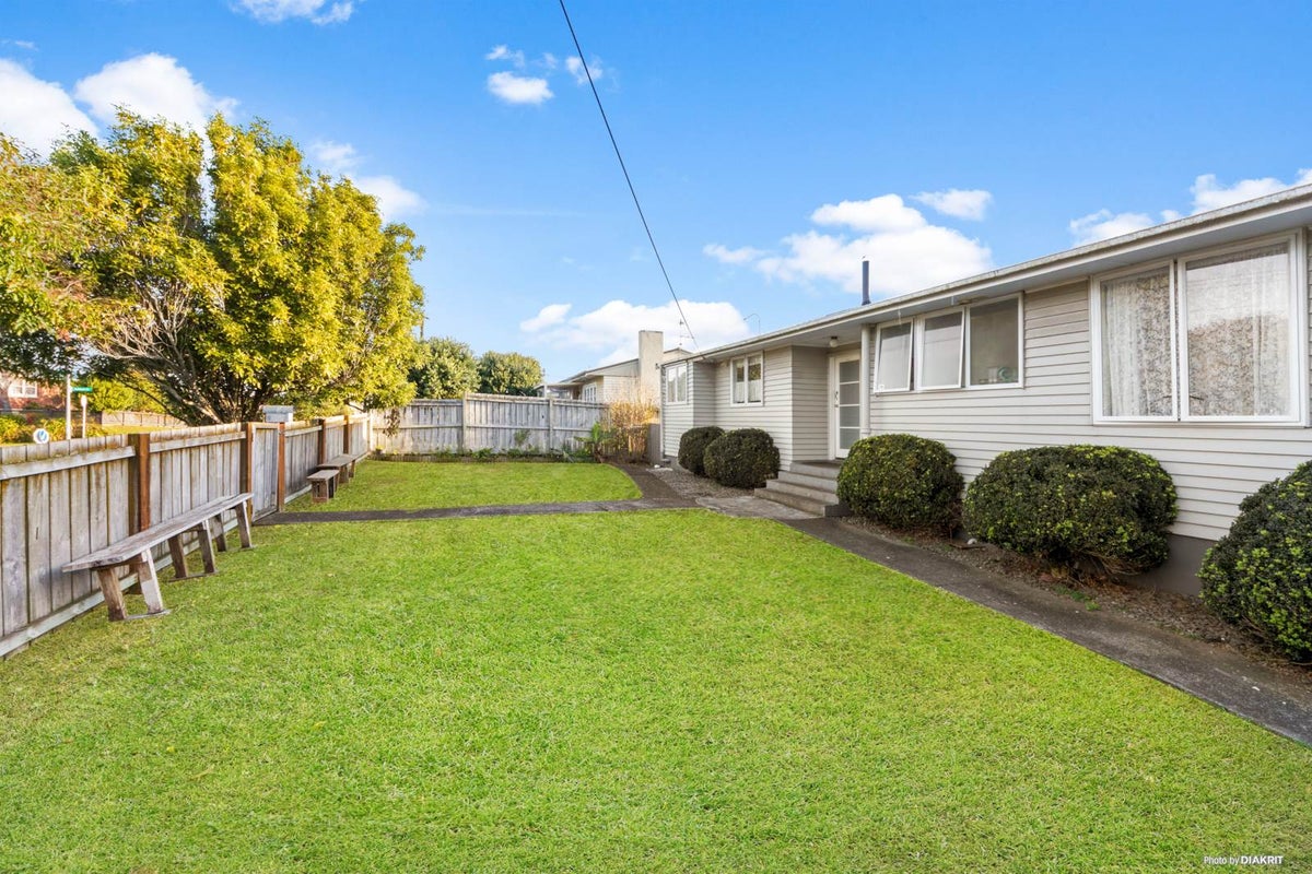 74 Hepburn Road, Glendene, Auckland - Carousel 2