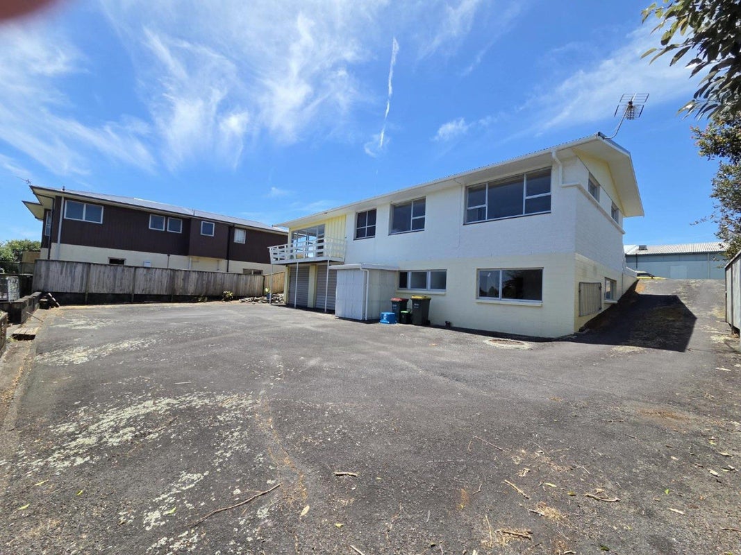 56 Nevada Drive, Merrilands, New Plymouth - Carousel 2