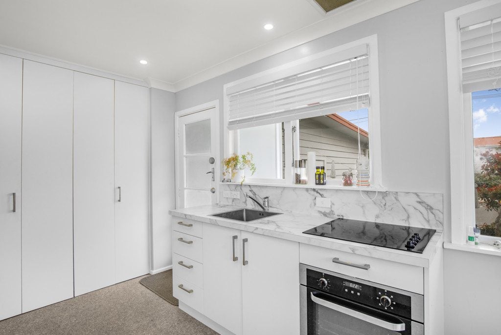 1/109 Cuba Street, Petone, Lower Hutt - Carousel 2