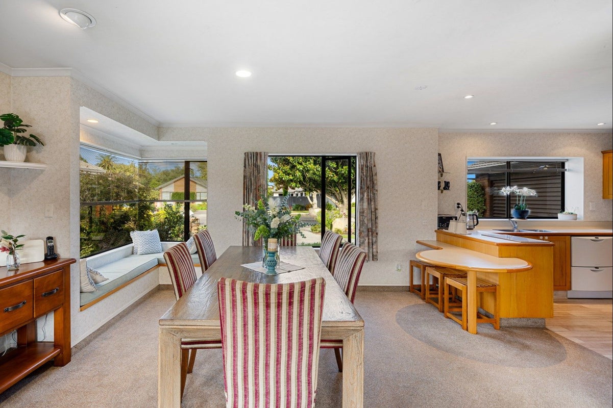 1 Hyatt Grove, Greenmeadows, Napier, Hawke's Bay - Carousel 2
