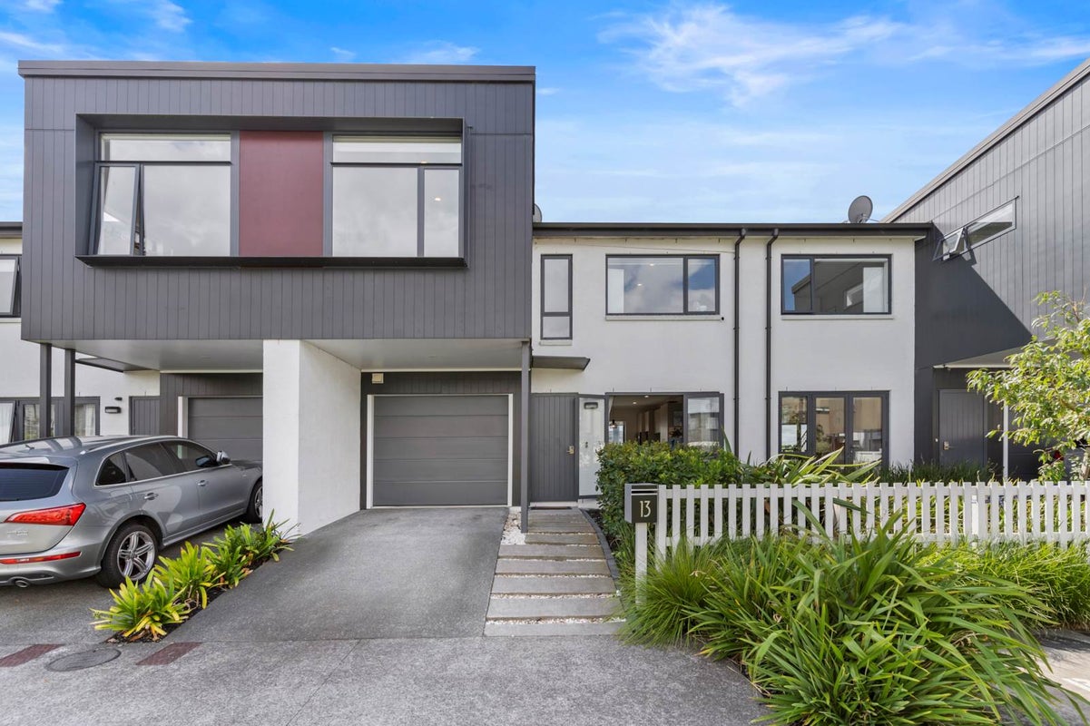 13 Komanawa Lane, Mount Wellington, Auckland - Carousel 1