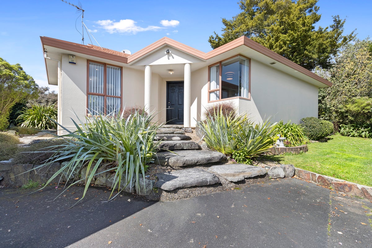 39 Houchens Road, Glenview, Hamilton - Carousel 1