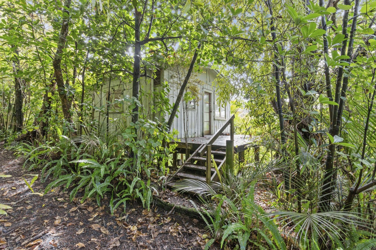 170 Laingholm Drive, Laingholm, Auckland - Carousel 1