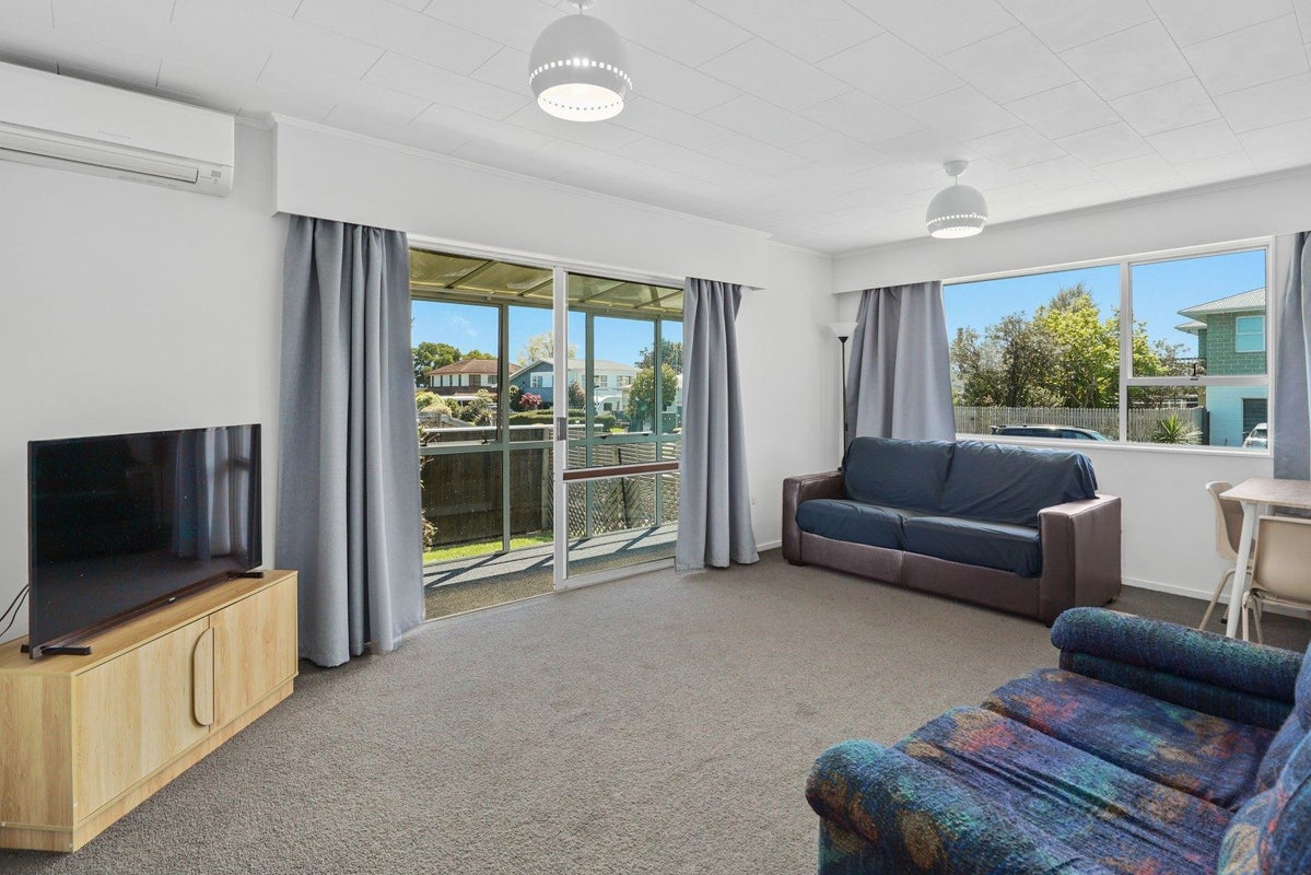 1/3 Hereford Street, Cannons Creek, Porirua - Carousel 2