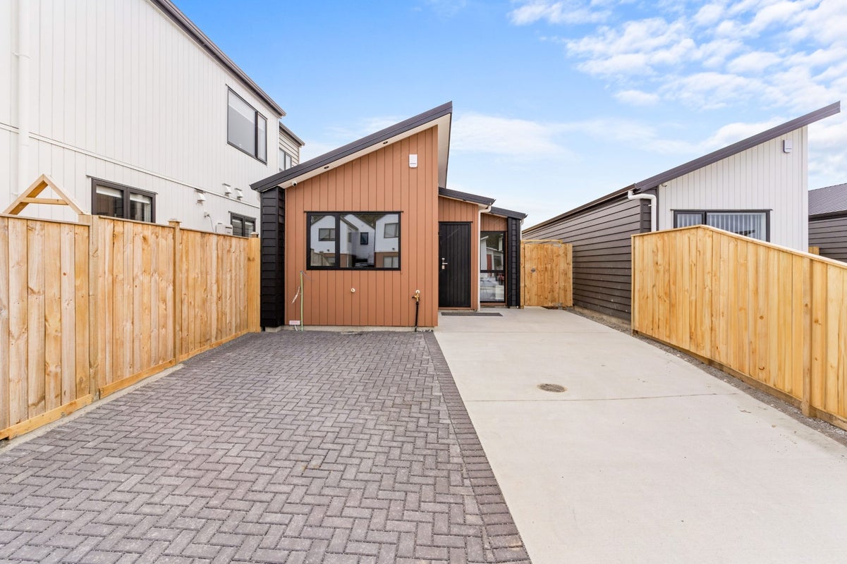 10 Combat Street, Papakura, Papakura - Carousel 1