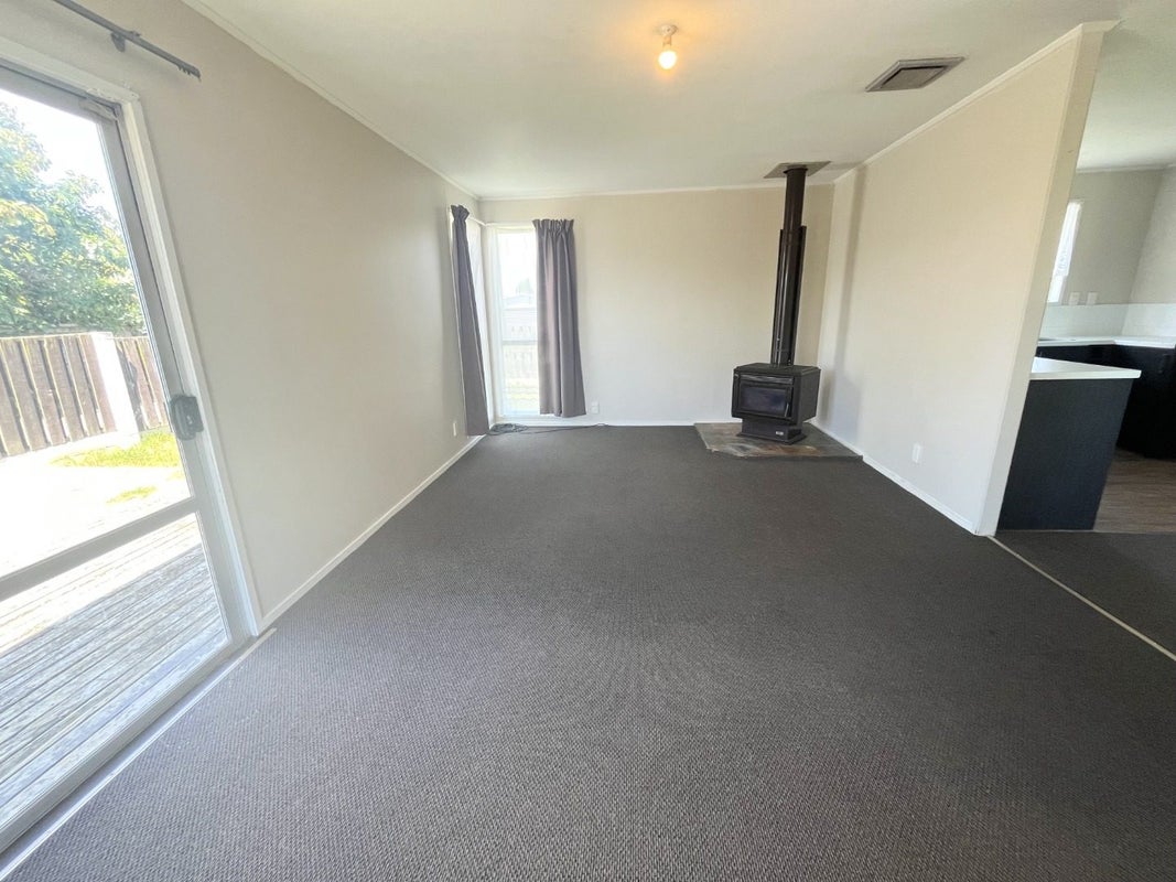 3 Adel Place, Weymouth, Auckland - Carousel 2