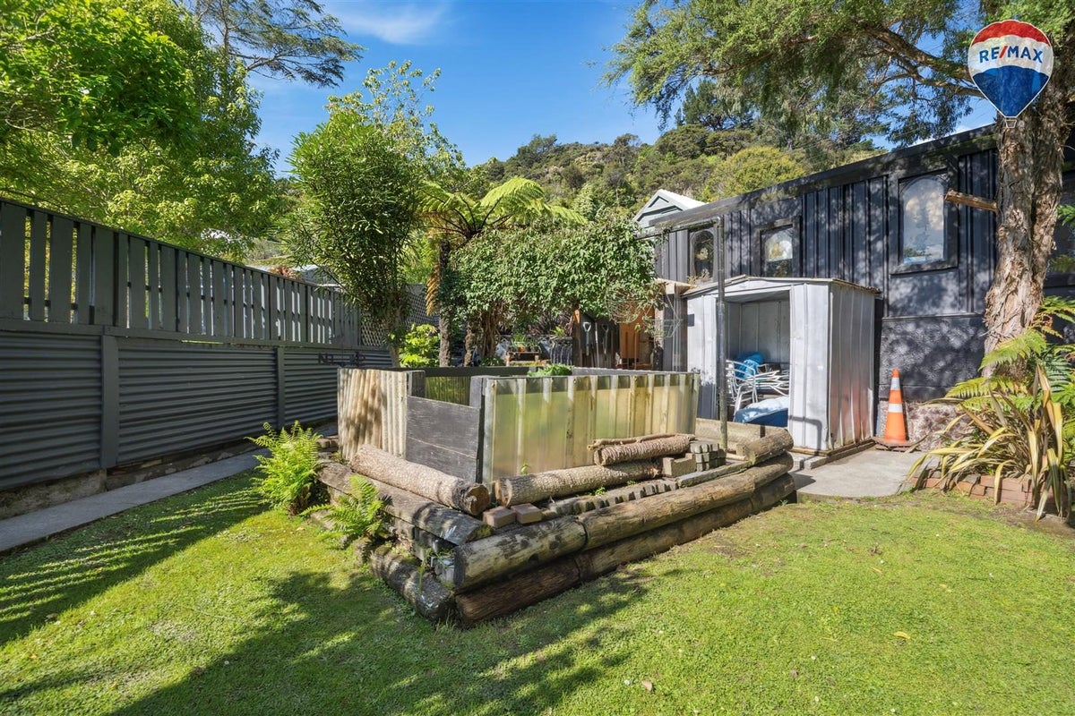 7 James Grove, Stokes Valley, Lower Hutt - Carousel 24