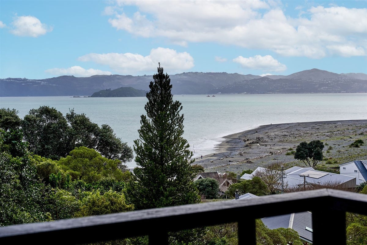 8D Tawa Street, Eastbourne, Lower Hutt - Carousel 2